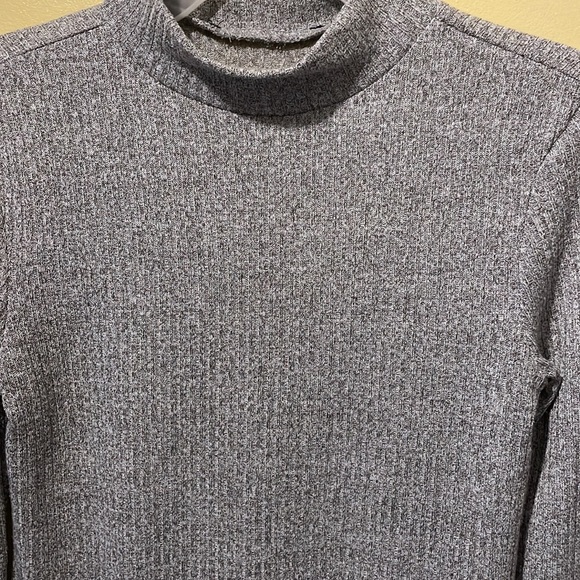 Gray, Long-sleeve. - Picture 3 of 3